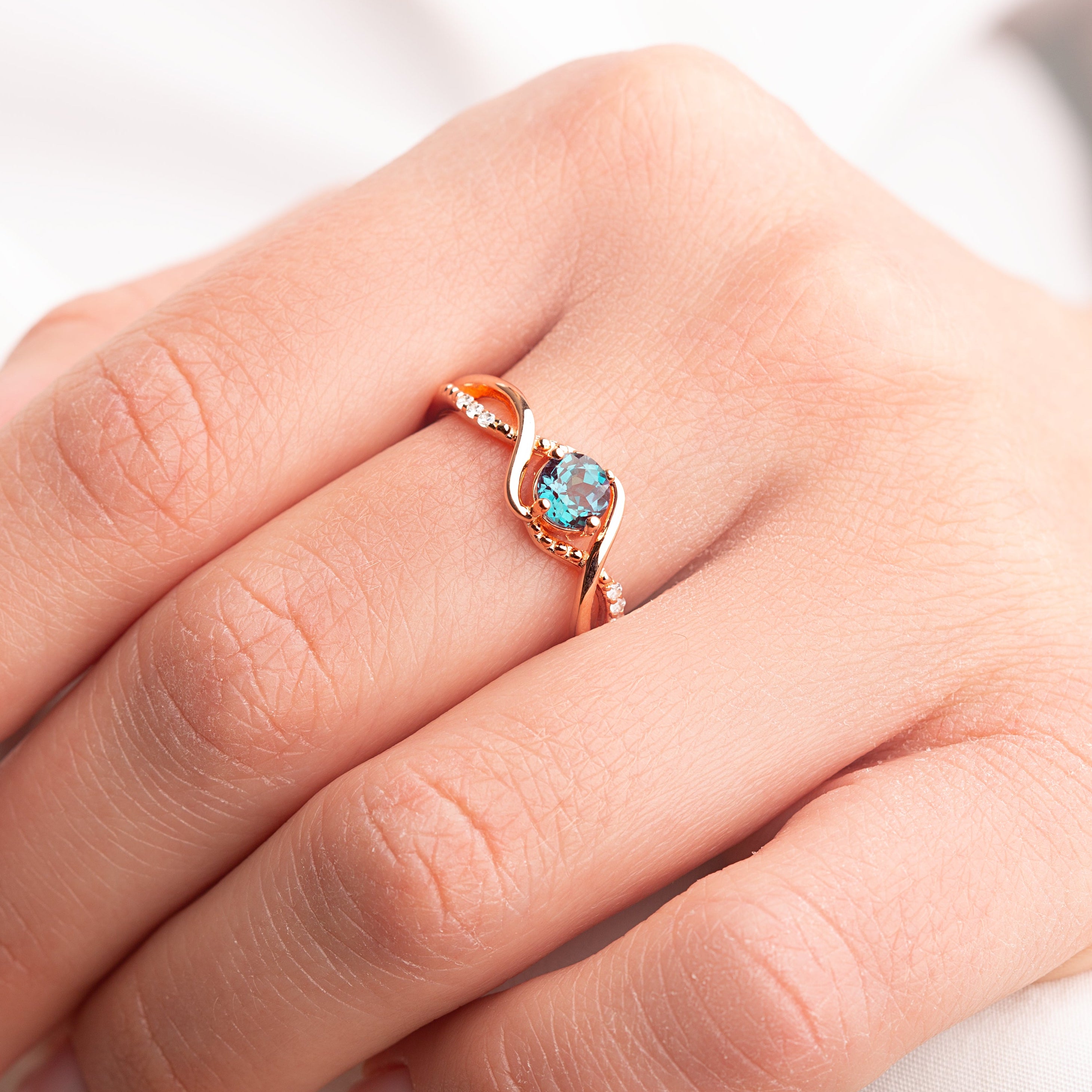 Daria – Alexandrite Engagement Ring