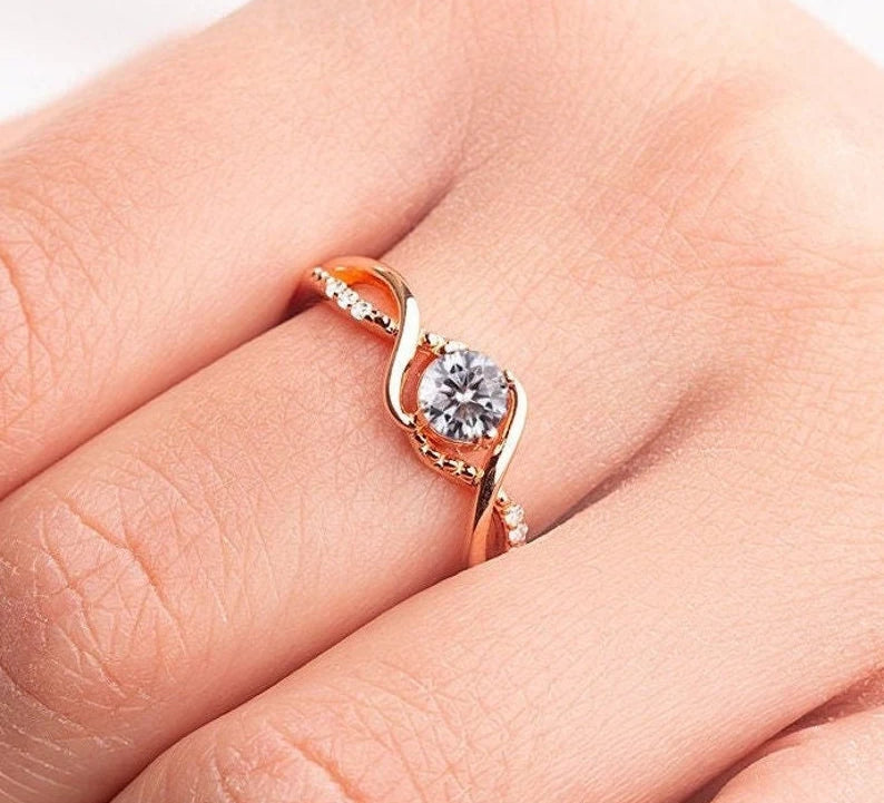  Elegance Moissanite Ring For her