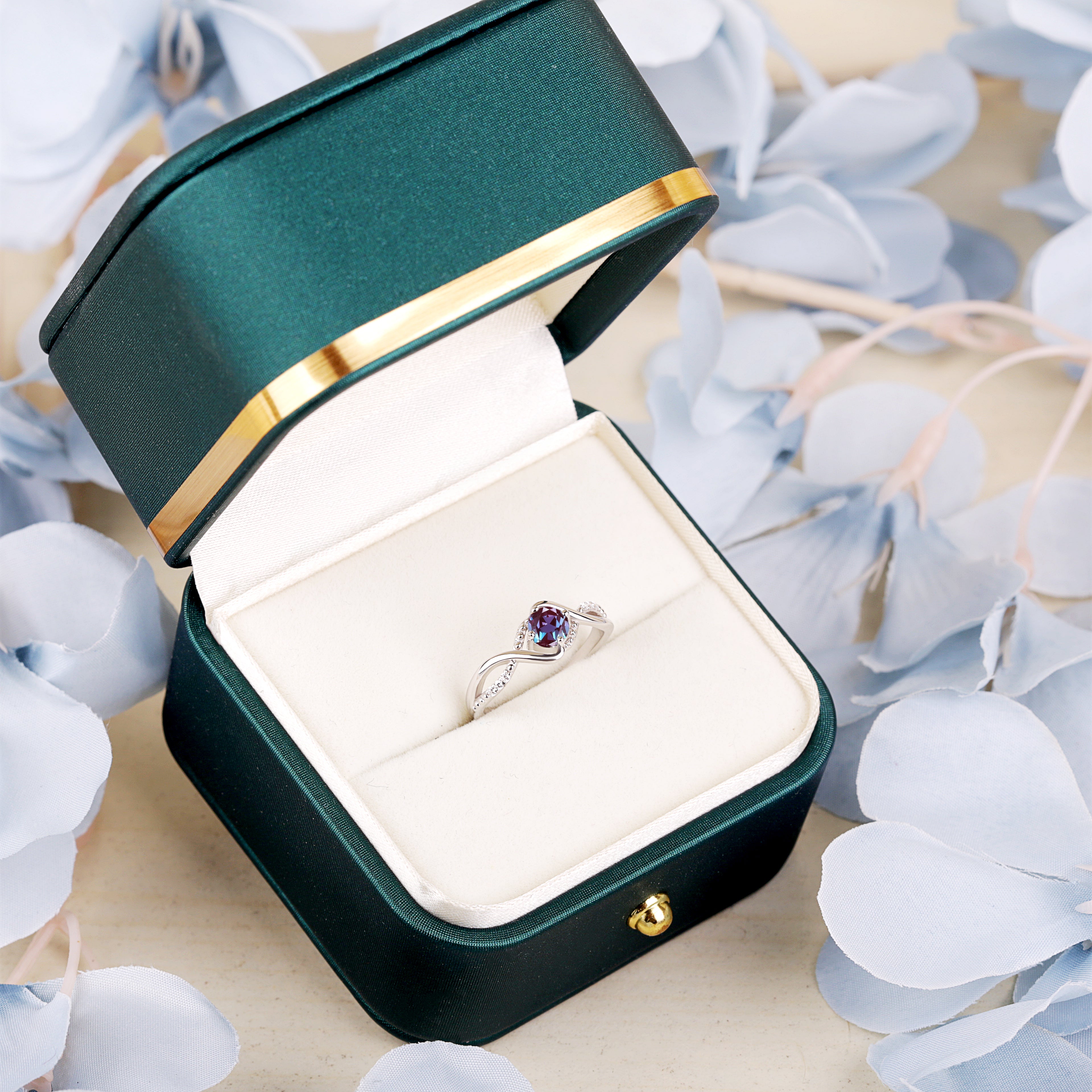 Daria – Alexandrite Engagement Ring
