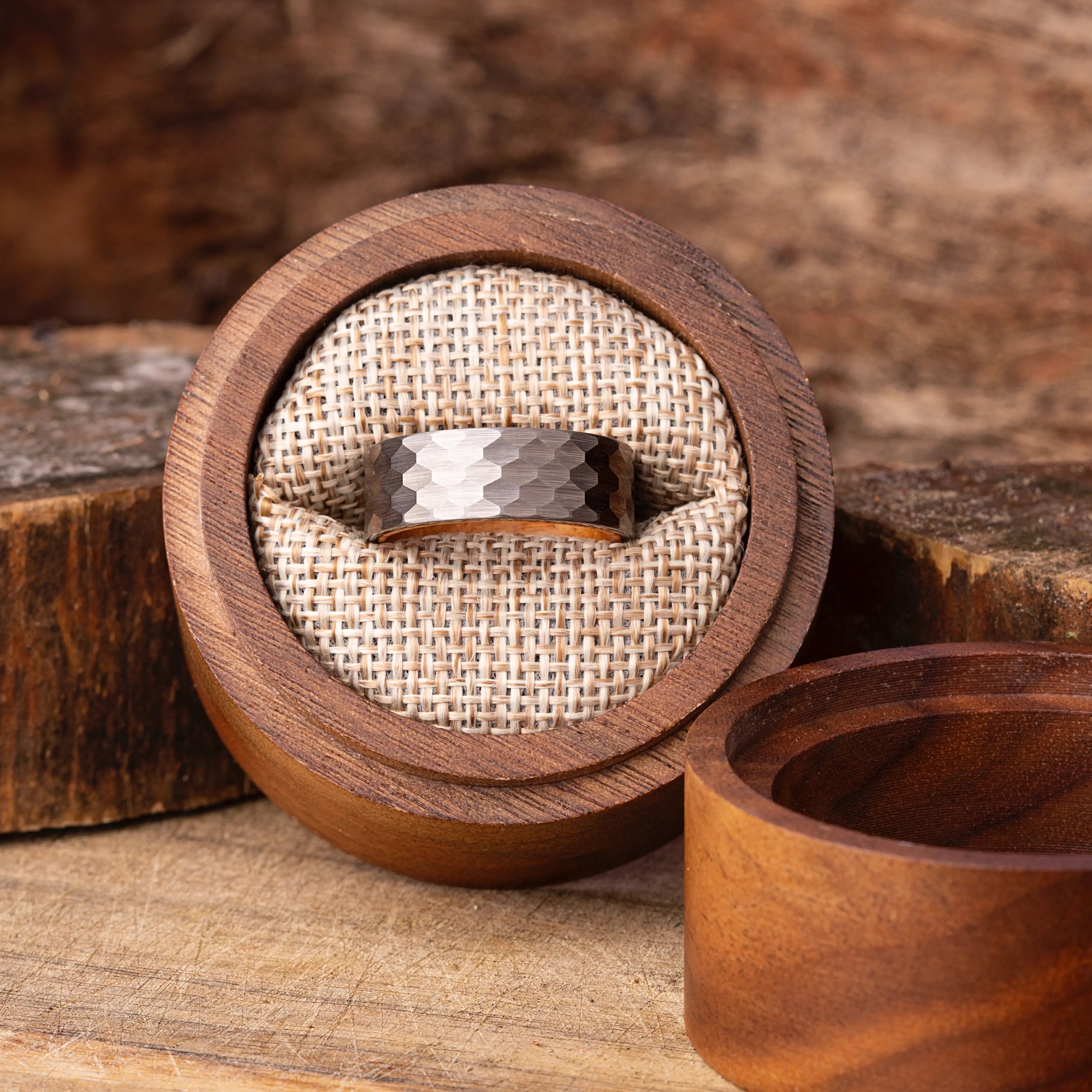 Hammered Silver Tone Men's Band Ring: Durable Steel Wedding Band
